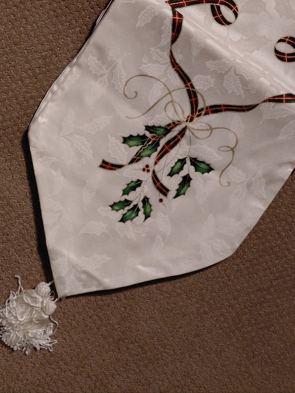 LENOX TABLE RUNNER - Picture 6 of 8